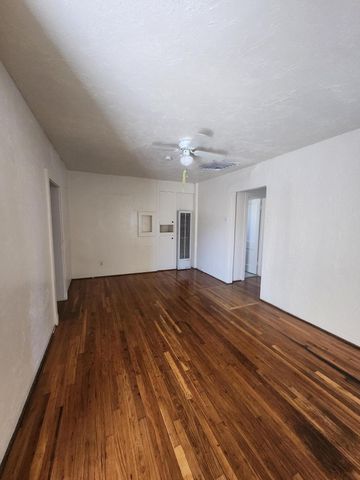 1306 Los Tomases Drive NW, Albuquerque, NM 87102