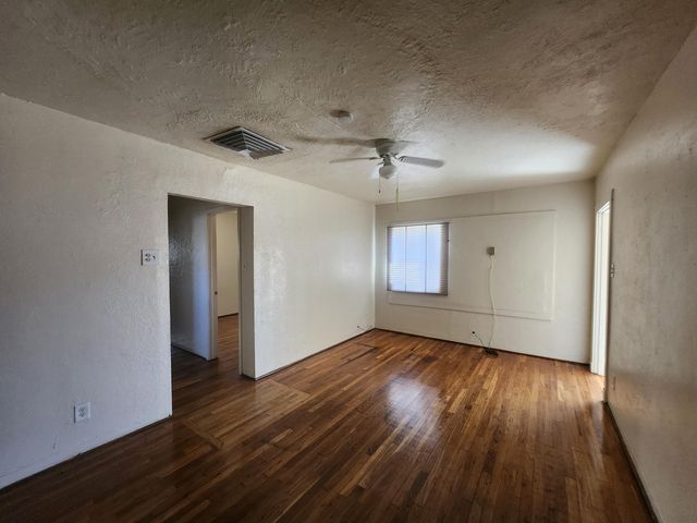 1306 Los Tomases Drive NW, Albuquerque, NM 87102