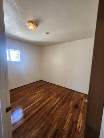 1306 Los Tomases Drive NW, Albuquerque, NM 87102