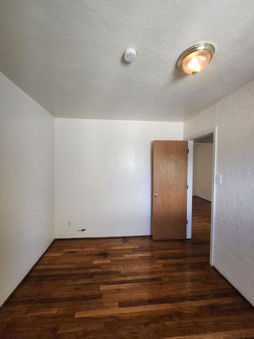 1306 Los Tomases Drive NW, Albuquerque, NM 87102