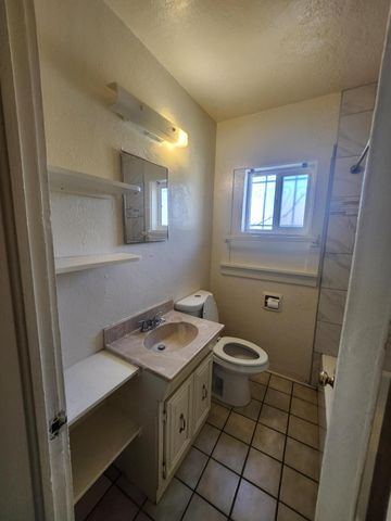 1306 Los Tomases Drive NW, Albuquerque, NM 87102