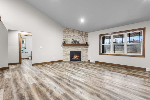 2984 CREEKWOOD DRIVE, Green Bay, WI 54311