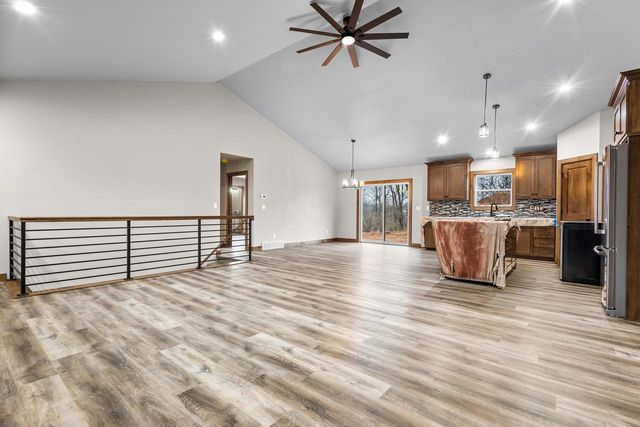 2984 CREEKWOOD DRIVE, Green Bay, WI 54311