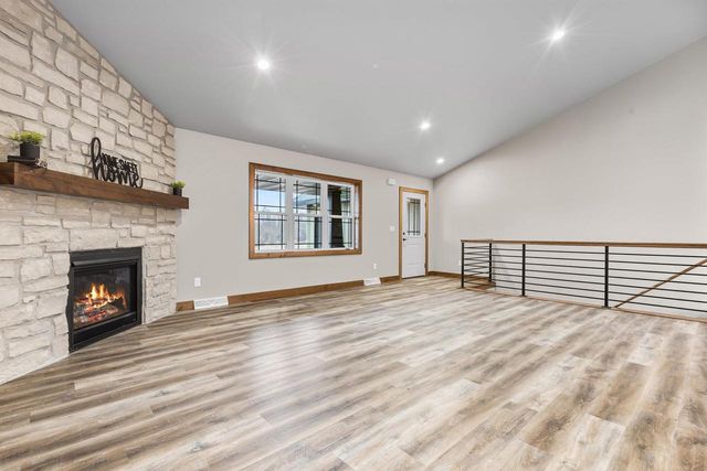 2984 CREEKWOOD DRIVE, Green Bay, WI 54311