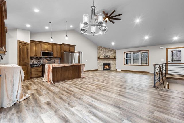 2984 CREEKWOOD DRIVE, Green Bay, WI 54311