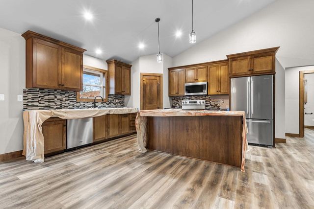 2984 CREEKWOOD DRIVE, Green Bay, WI 54311