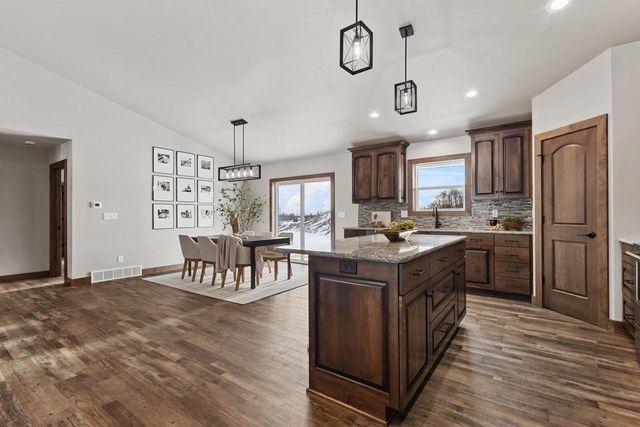 2984 CREEKWOOD DRIVE, Green Bay, WI 54311