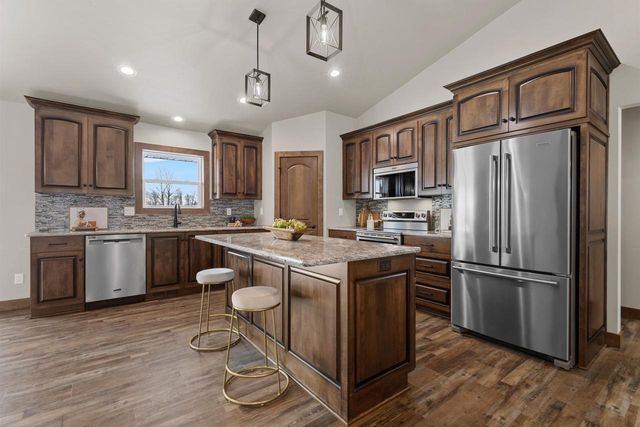 2984 CREEKWOOD DRIVE, Green Bay, WI 54311