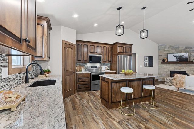 2984 CREEKWOOD DRIVE, Green Bay, WI 54311