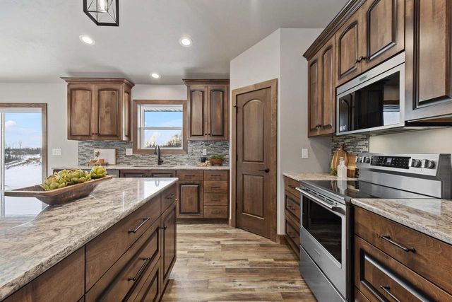 2984 CREEKWOOD DRIVE, Green Bay, WI 54311