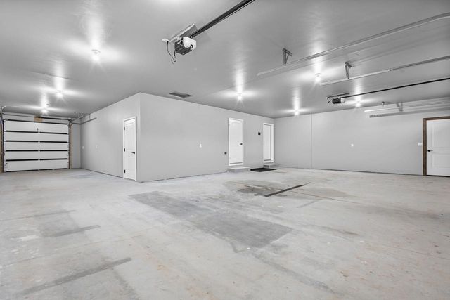 2984 CREEKWOOD DRIVE, Green Bay, WI 54311