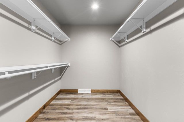 2984 CREEKWOOD DRIVE, Green Bay, WI 54311