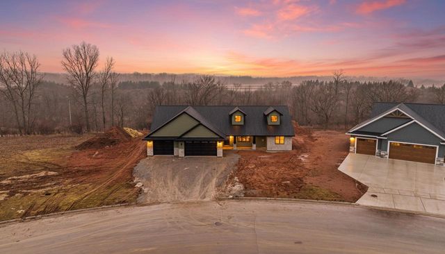 2984 CREEKWOOD DRIVE, Green Bay, WI 54311