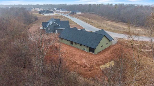 2984 CREEKWOOD DRIVE, Green Bay, WI 54311