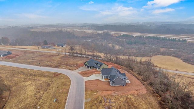 2984 CREEKWOOD DRIVE, Green Bay, WI 54311