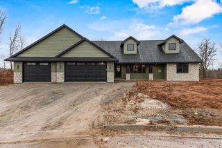 2984 CREEKWOOD DRIVE, Green Bay, WI 54311