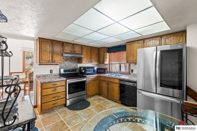 8202 Arlington Drive, Omaha, NE 68134