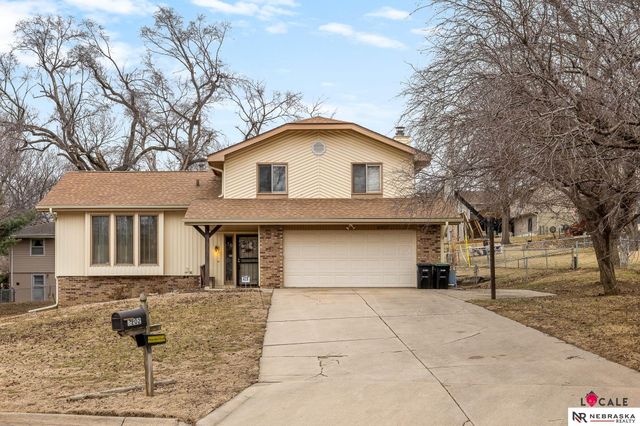 8202 Arlington Drive, Omaha, NE 68134