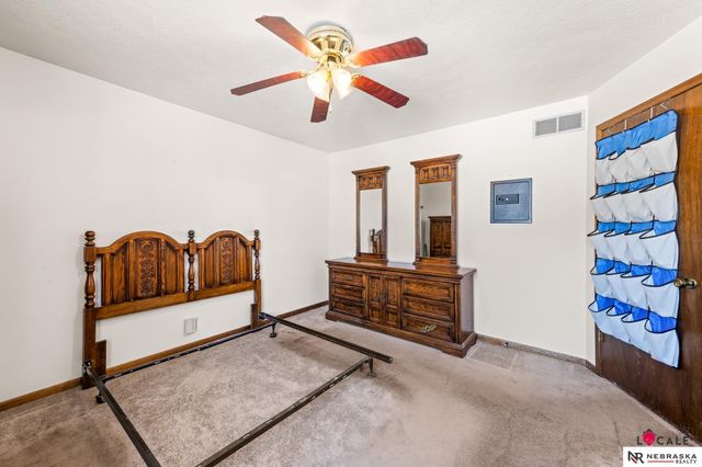 8202 Arlington Drive, Omaha, NE 68134