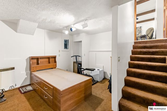 8202 Arlington Drive, Omaha, NE 68134