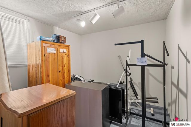 8202 Arlington Drive, Omaha, NE 68134