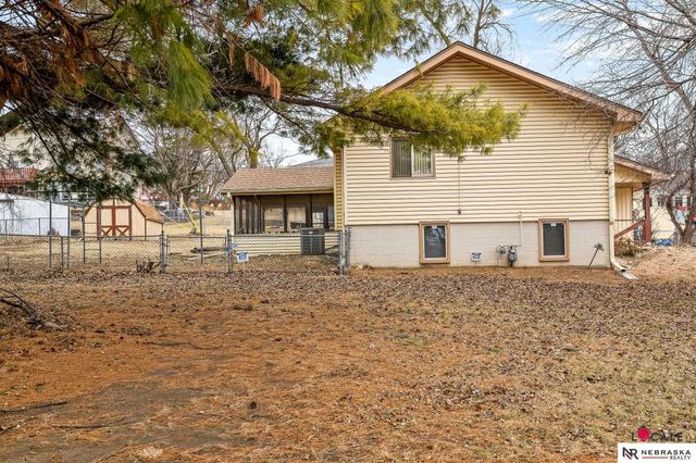 8202 Arlington Drive, Omaha, NE 68134