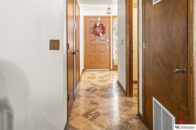 8202 Arlington Drive, Omaha, NE 68134