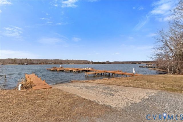 184 Anna Coves Blvd, Mineral, VA 23117