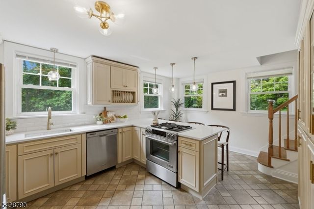 610 Springfield Ave, Summit City, NJ 07901