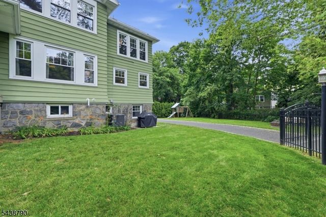 610 Springfield Ave, Summit City, NJ 07901