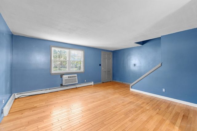 76 Jefferson St 76, North Andover, MA 01845