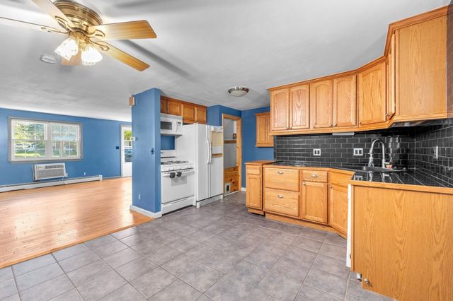 76 Jefferson St 76, North Andover, MA 01845