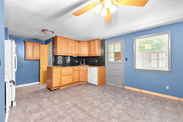 76 Jefferson St 76, North Andover, MA 01845