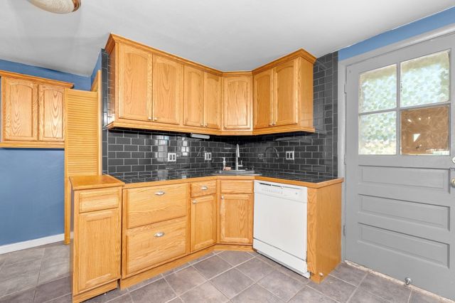 76 Jefferson St 76, North Andover, MA 01845