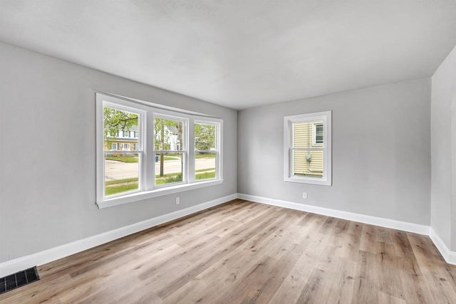 1242 SHAWANO AVENUE, Green Bay, WI 54303