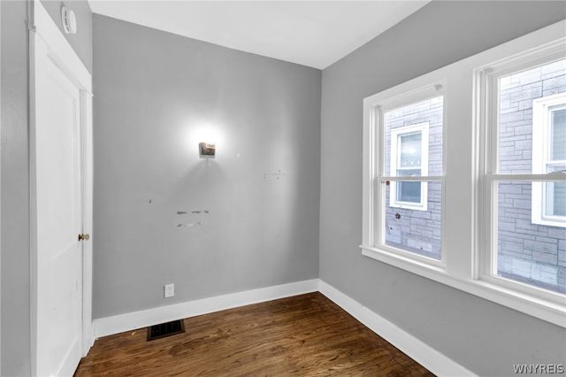 27 Como Avenue, Buffalo, NY 14220