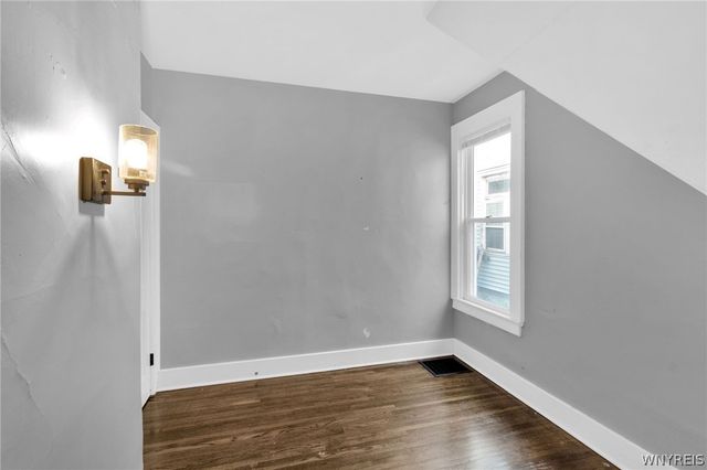 27 Como Avenue, Buffalo, NY 14220