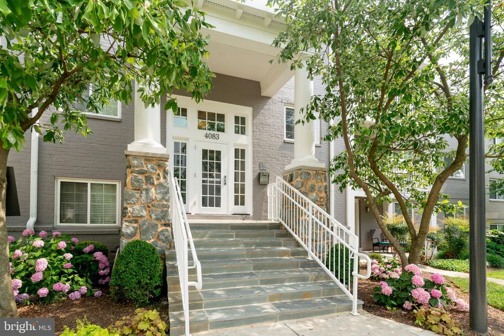 4083 S FOUR MILE RUN DR #402, Arlington, VA 22204