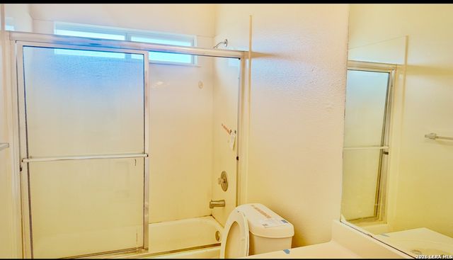 135 Muirfield, La Vernia, TX 78121