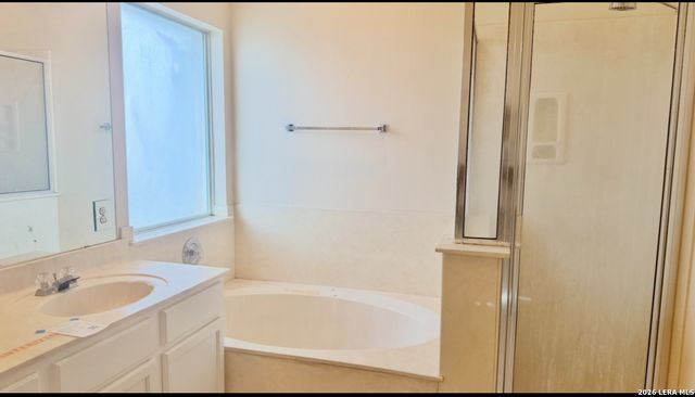 135 Muirfield, La Vernia, TX 78121