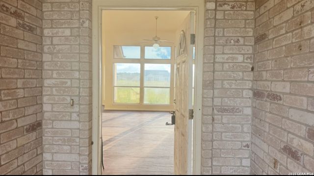 135 Muirfield, La Vernia, TX 78121