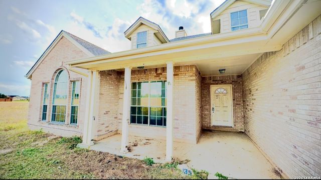 135 Muirfield, La Vernia, TX 78121