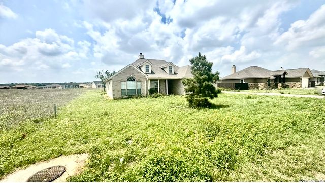 135 Muirfield, La Vernia, TX 78121