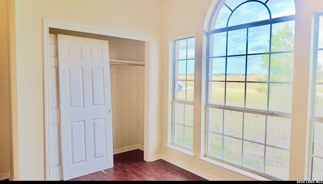 135 Muirfield, La Vernia, TX 78121