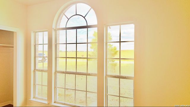 135 Muirfield, La Vernia, TX 78121