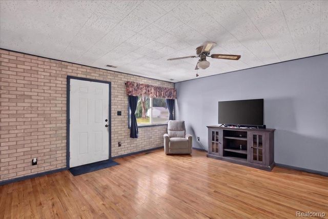 3872 Queensbury Road, Orion Charter Township, MI 48359
