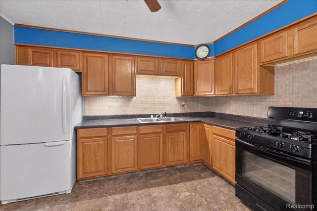 3872 Queensbury Road, Orion Charter Township, MI 48359
