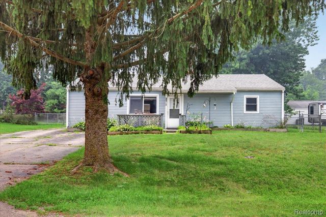 3872 Queensbury Road, Orion Charter Township, MI 48359