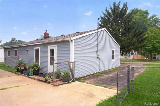 3872 Queensbury Road, Orion Charter Township, MI 48359