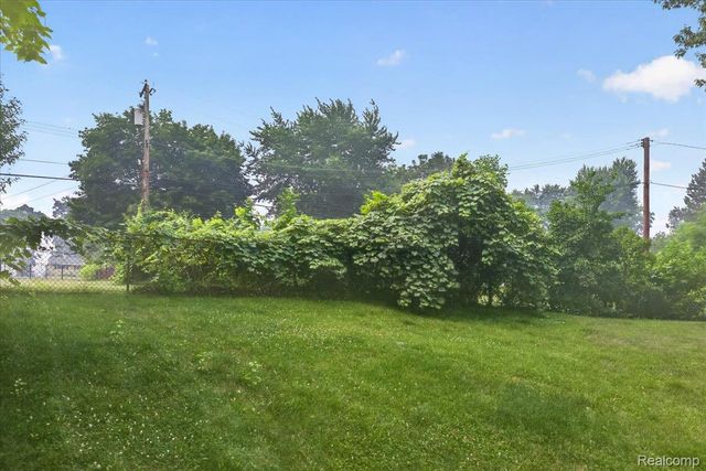 3872 Queensbury Road, Orion Charter Township, MI 48359